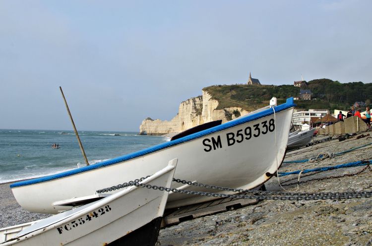 Fonds d'cran Bateaux Bateaux de pche Bateaux de pêche à Etretat