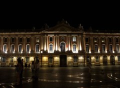  Constructions and architecture Toulouse doit à la prévalence de la brique le surnom de« Ville rose ». 