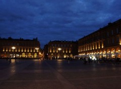  Constructions and architecture Toulouse doit à la prévalence de la brique le surnom de« Ville rose ». 