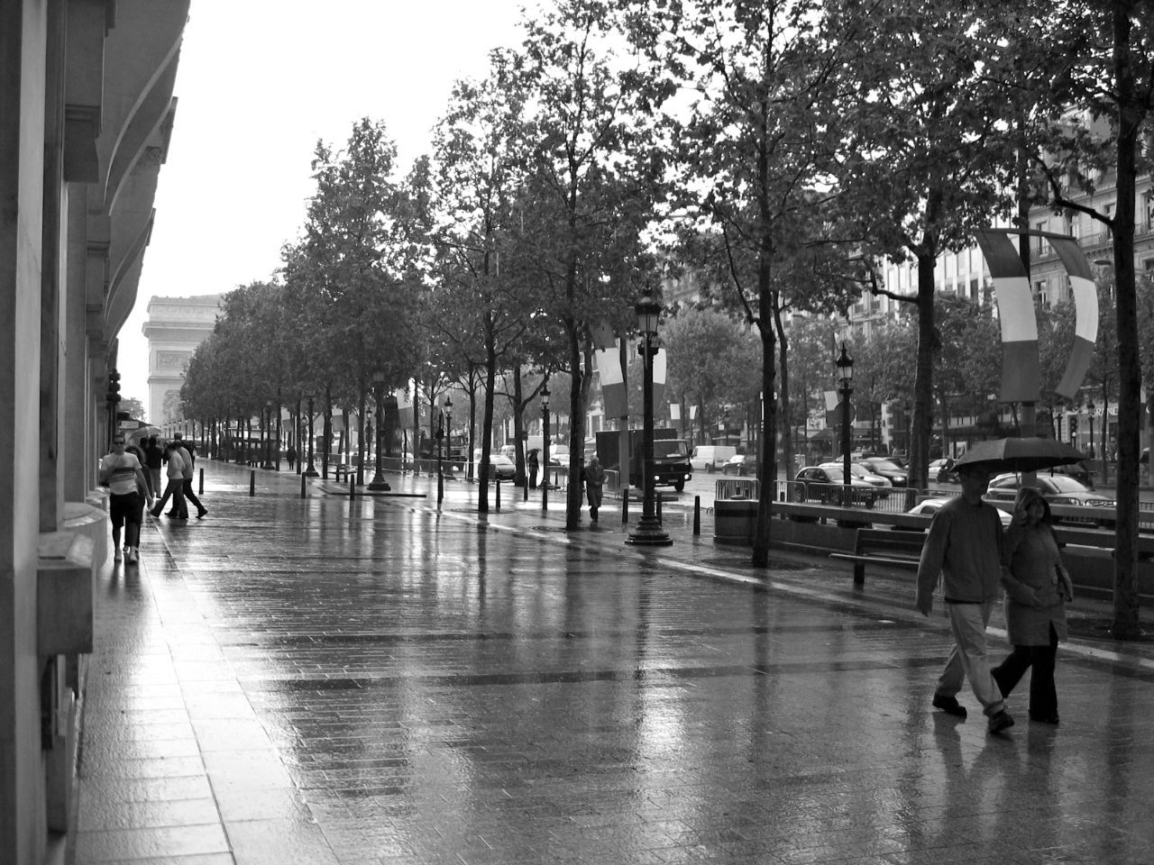 Fonds d'cran Voyages : Europe France > Ile-de-France > Paris Les Champs Elyses sous la pluie