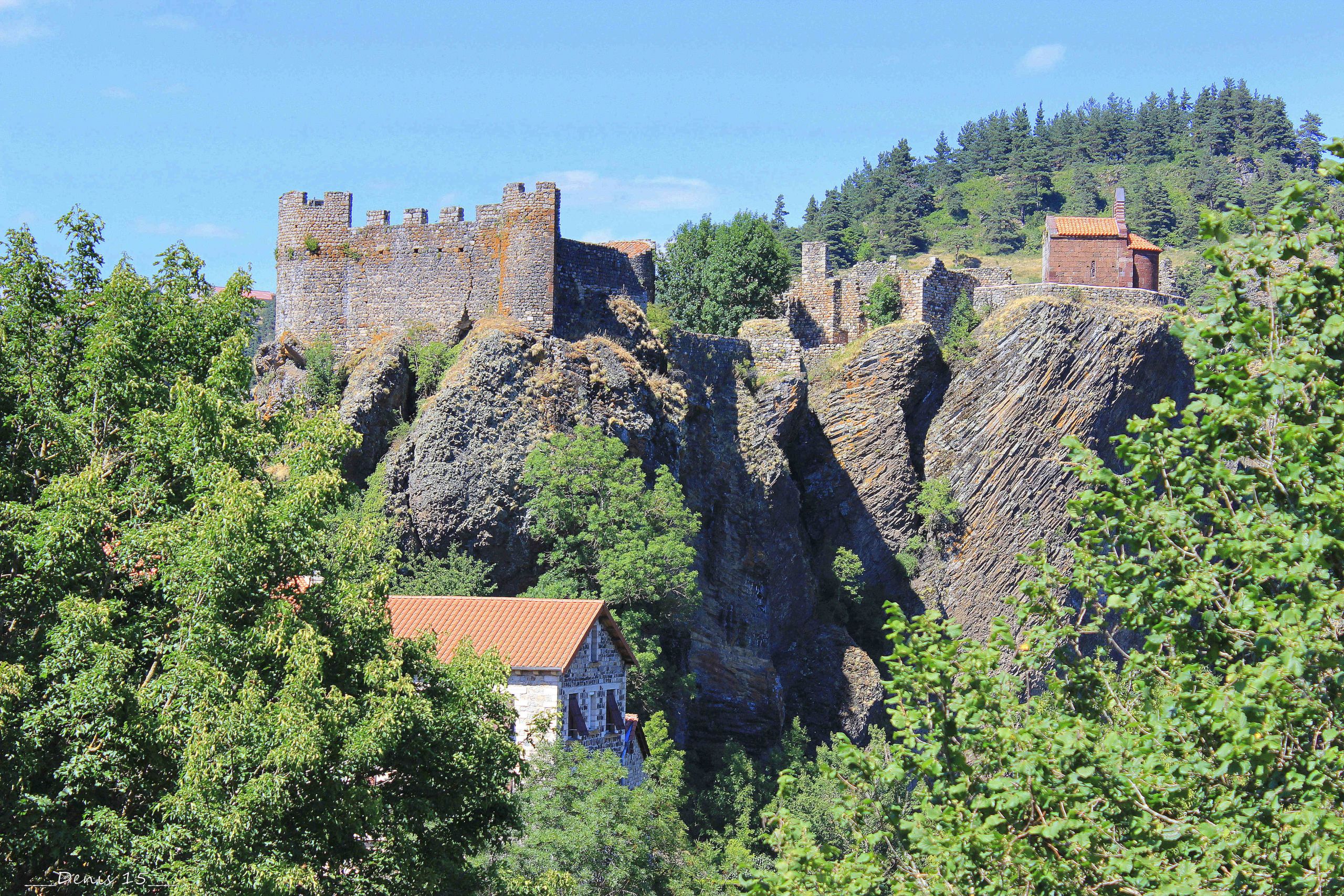 Fonds d'cran Constructions et architecture Chteaux - Palais AUVERGNE-HAUTE LOIRE