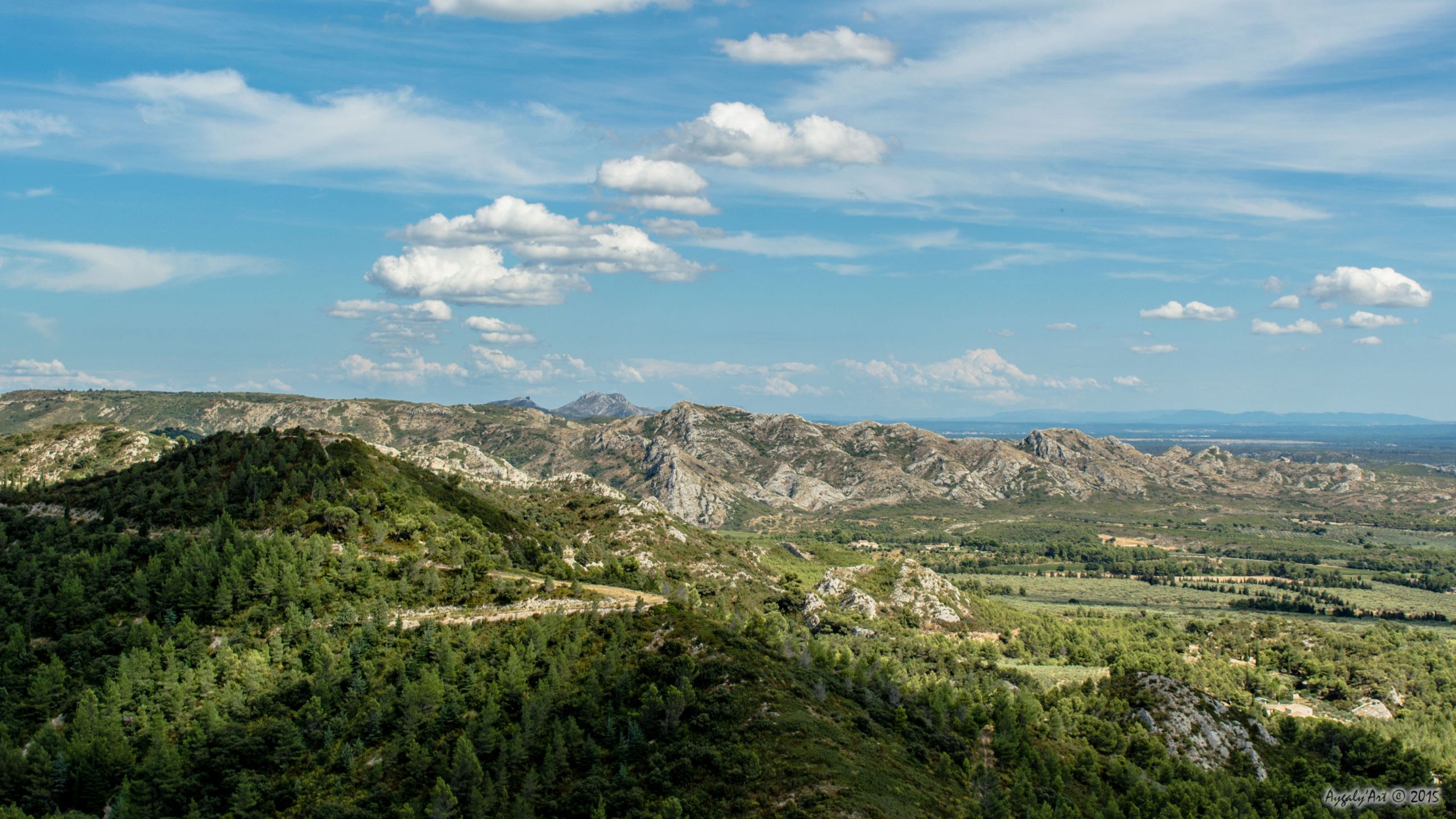 Fonds d'cran Nature Montagnes Les Alpilles et le Mont des Opies