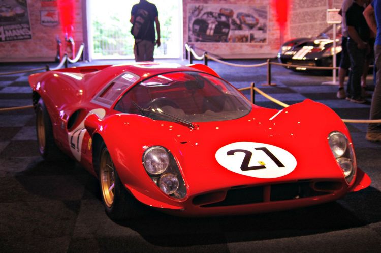 Fonds d'cran Voitures Ferrari Ferrari 330 P4