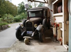  Voitures Citrn C4 boulangre, moulin de la Pauze, Dordogne