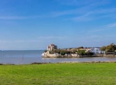  Voyages : Europe Talmont sur gironde et l'église Sainte Radegonde