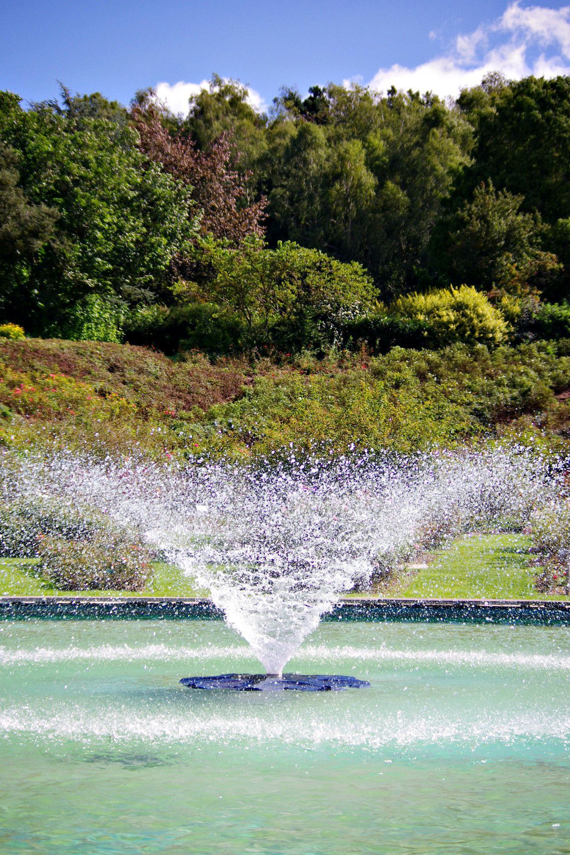 Fonds d'cran Constructions et architecture Fontaines - Jets d'eau fontaine et labyrinthe