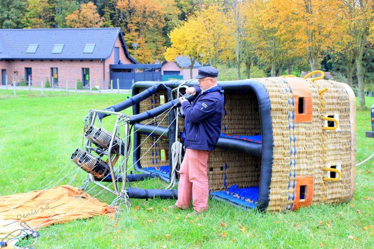 Fonds d'cran Avions Montgolfires - Dirigeables Petit tour en ballon au dessus des Flandres.