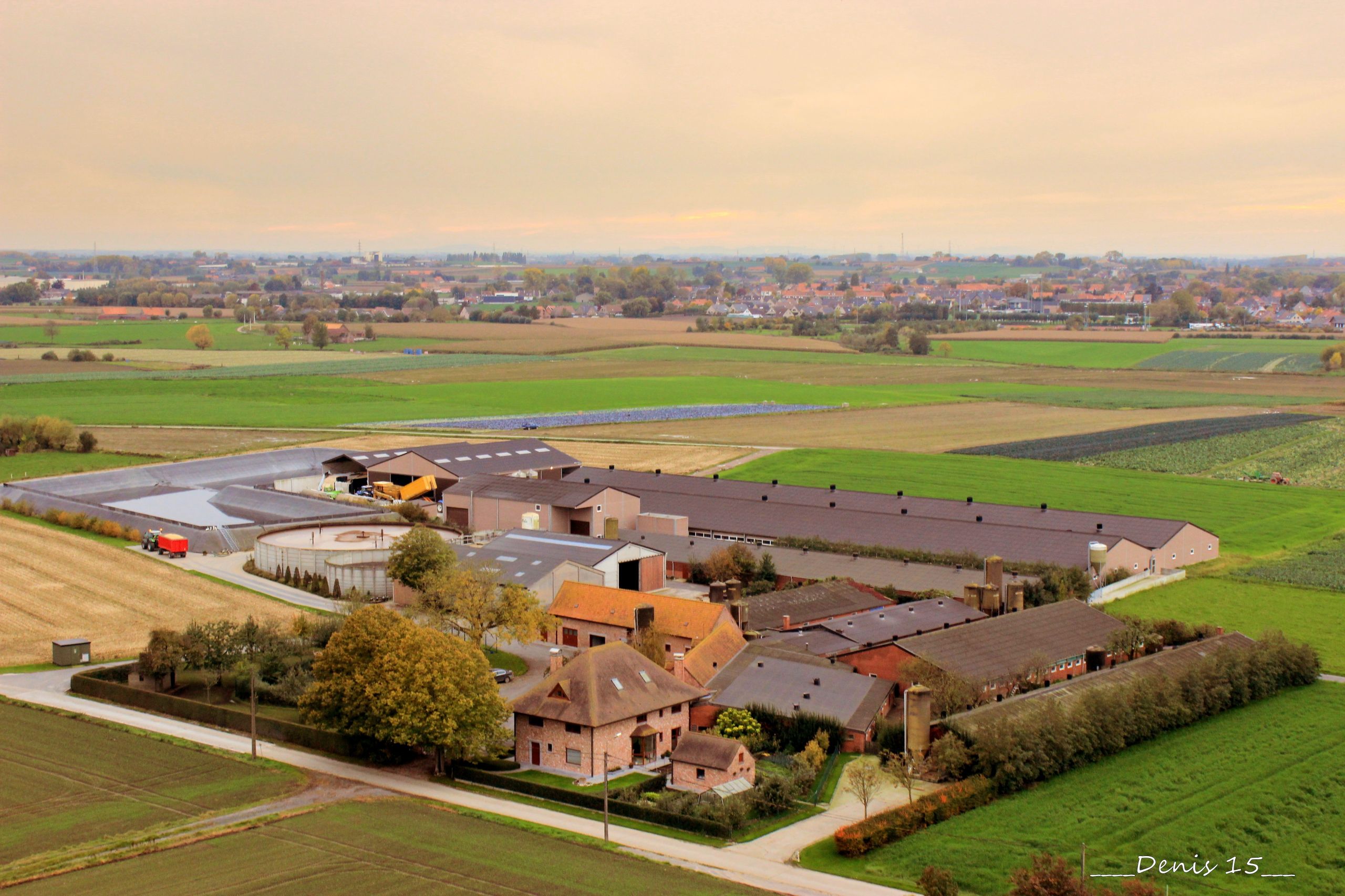 Fonds d'cran Voyages : Europe France > Nord Pas de Calais Petit tour en ballon au dessus des Flandres.