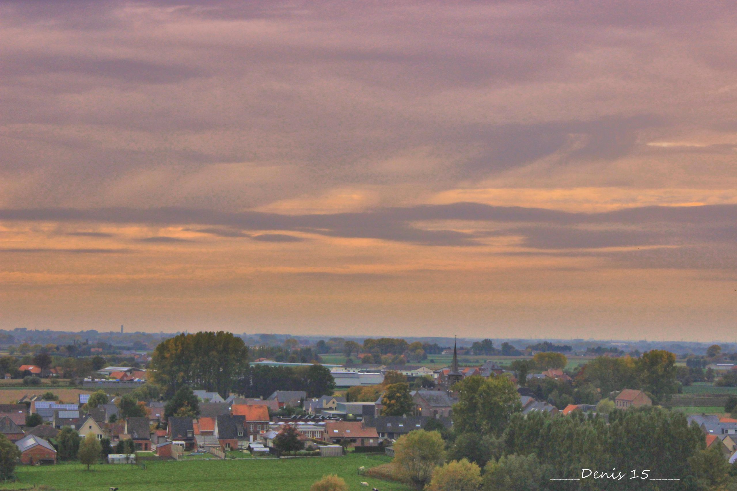 Fonds d'cran Voyages : Europe France > Nord Pas de Calais Petit tour en ballon au dessus des Flandres.