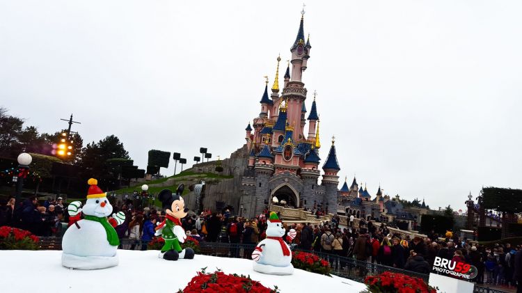 Fonds d'cran Constructions et architecture Parcs d'attractions > DisneyLand DisneyLand Paris et la neige