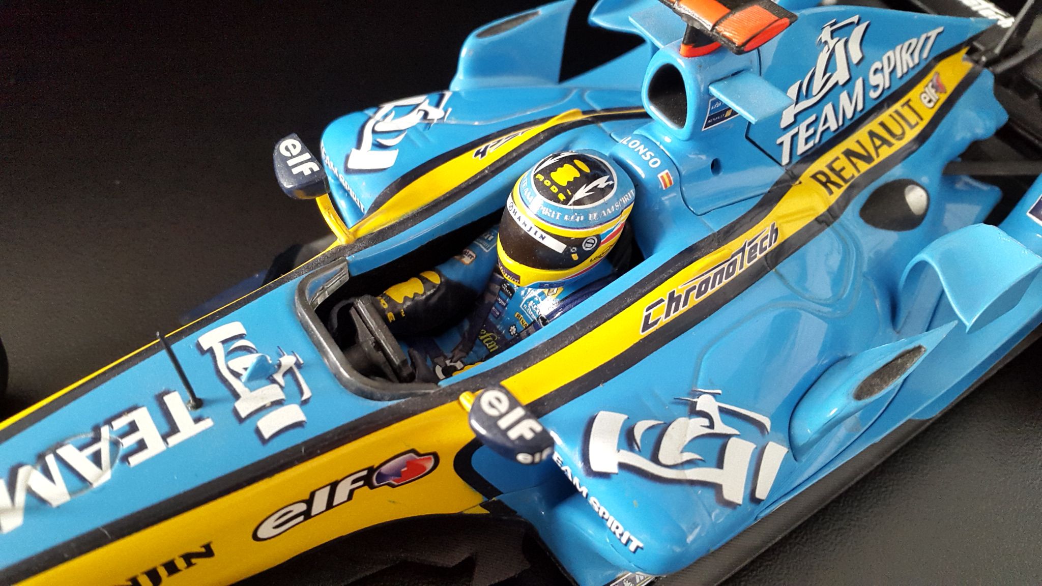 Wallpapers Cars Cars - Toys RENAULT R26 Fernando Alonso champion du Monde F1 2006