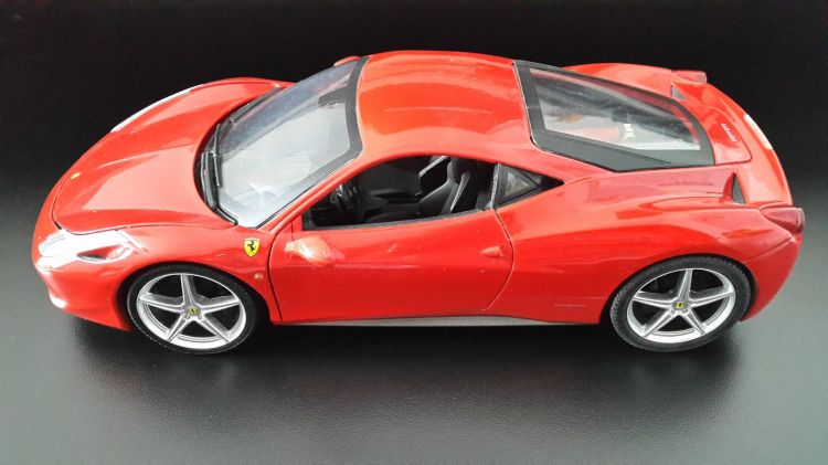 Fonds d'cran Voitures Voitures miniatures FERRARI 458 ITALIA