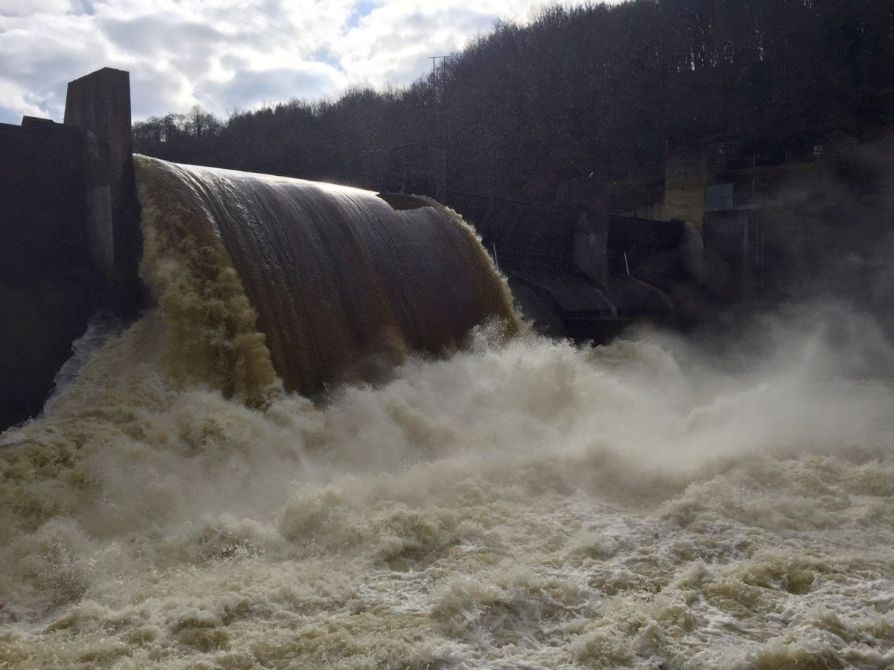 Fonds d'cran Constructions et architecture Barrages - Ecluses Que d'eau............