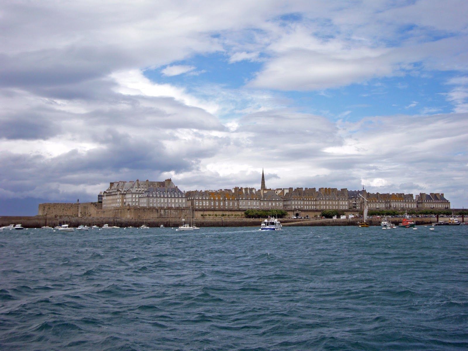 Wallpapers Trips : Europ France > Bretagne La ville fortifie de plus prs