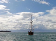  Boats Tu files devant nous.