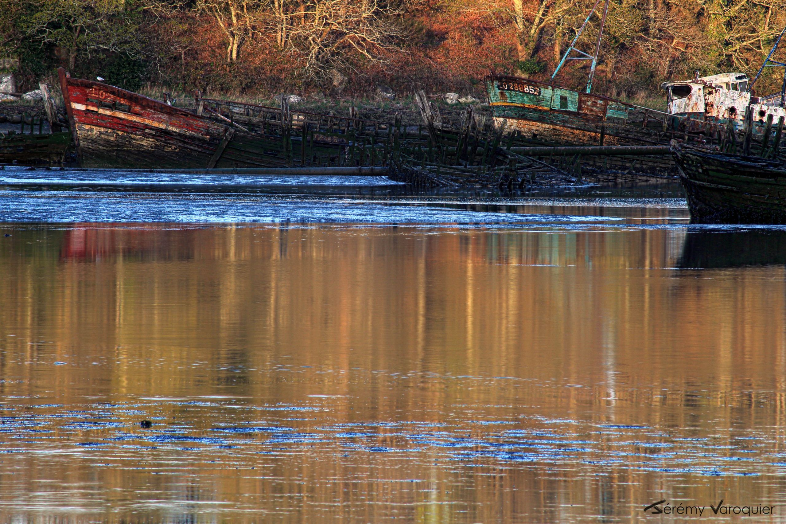 Fonds d'cran Bateaux Epaves Dernires lueurs au cimetire...