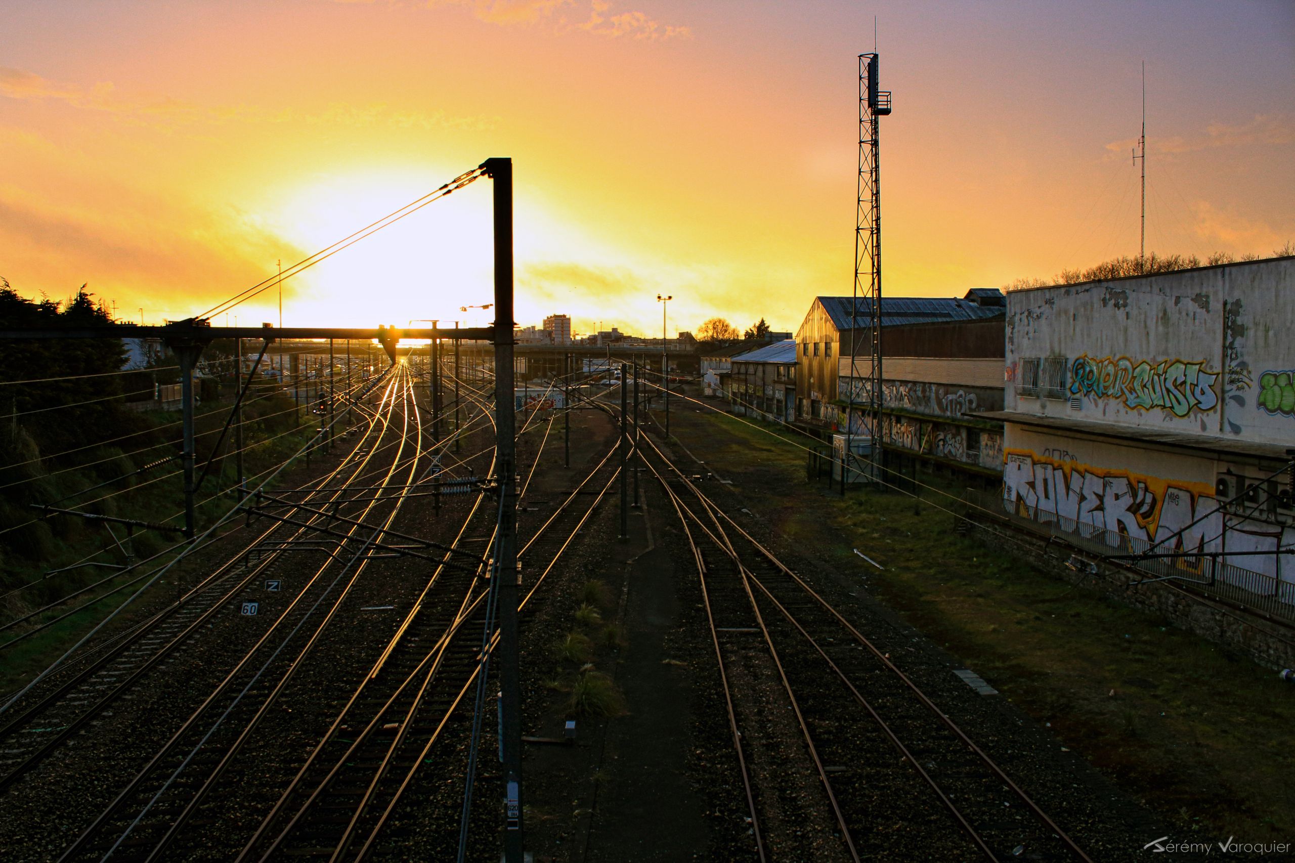 Fonds d'cran Constructions et architecture Gares - Rails Lignes de feu