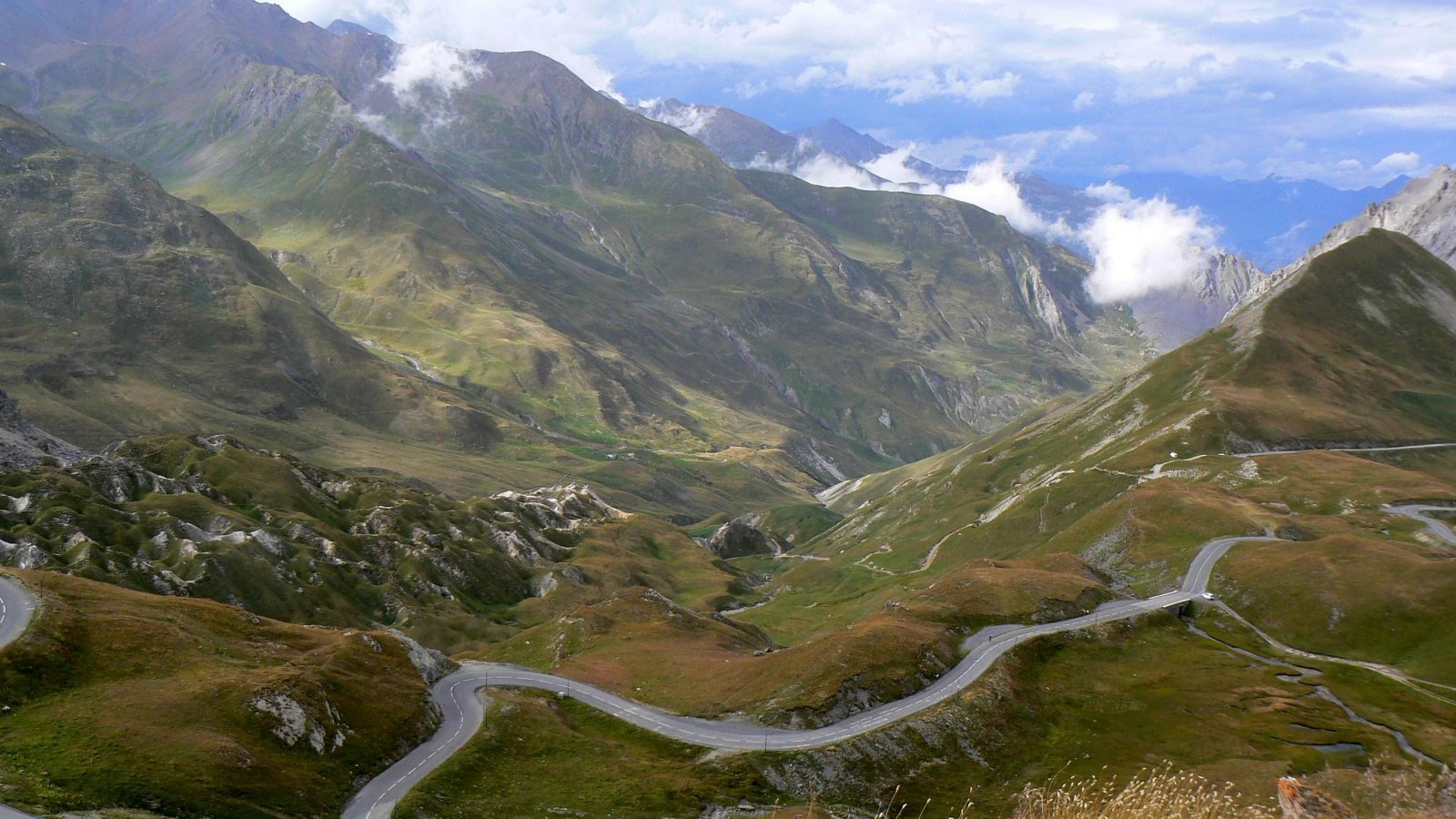 Fonds d'cran Nature Montagnes Vue du col du Galibier