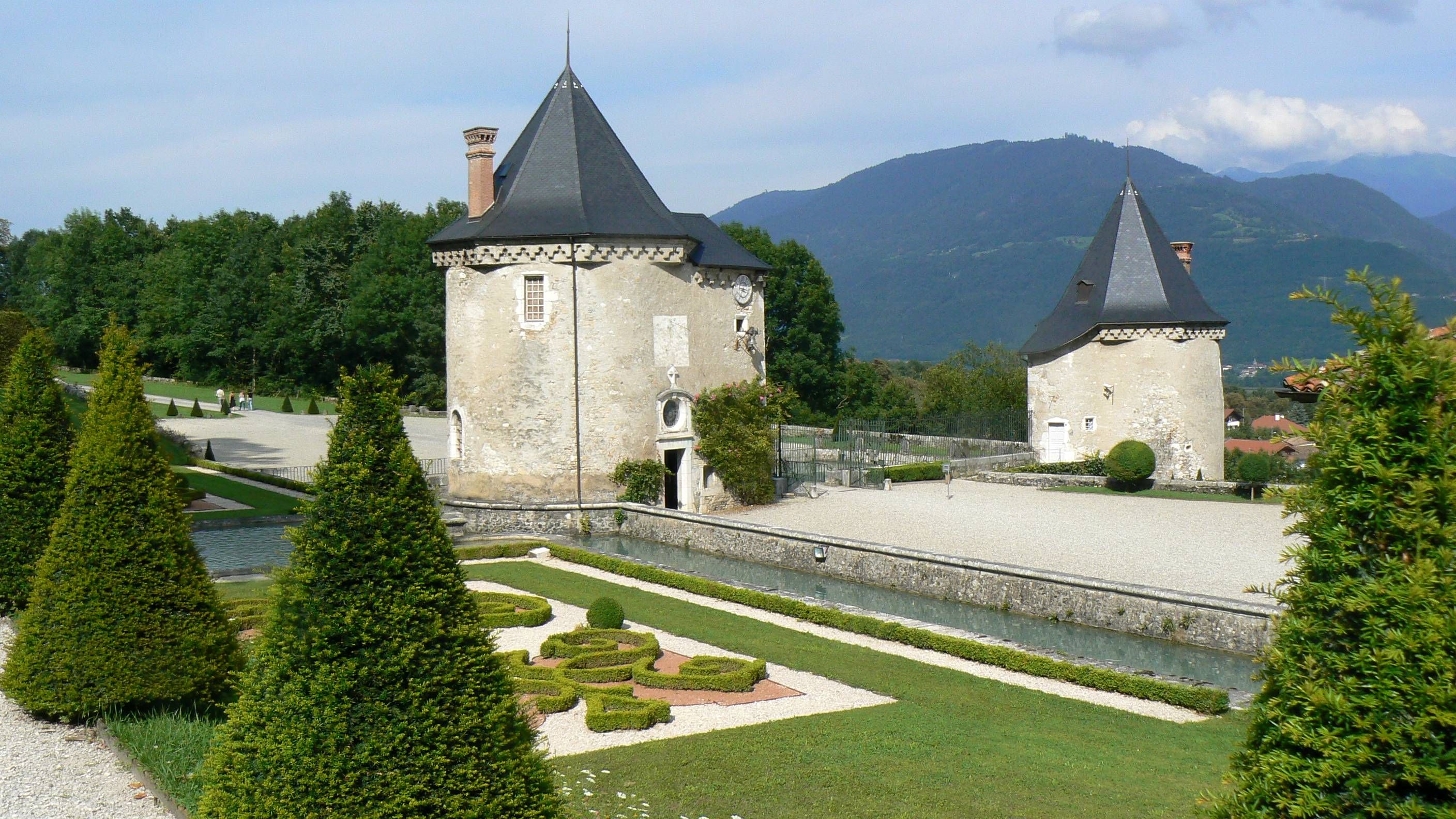 Fonds d'cran Constructions et architecture Chteaux - Palais Entrée Château du Touvet