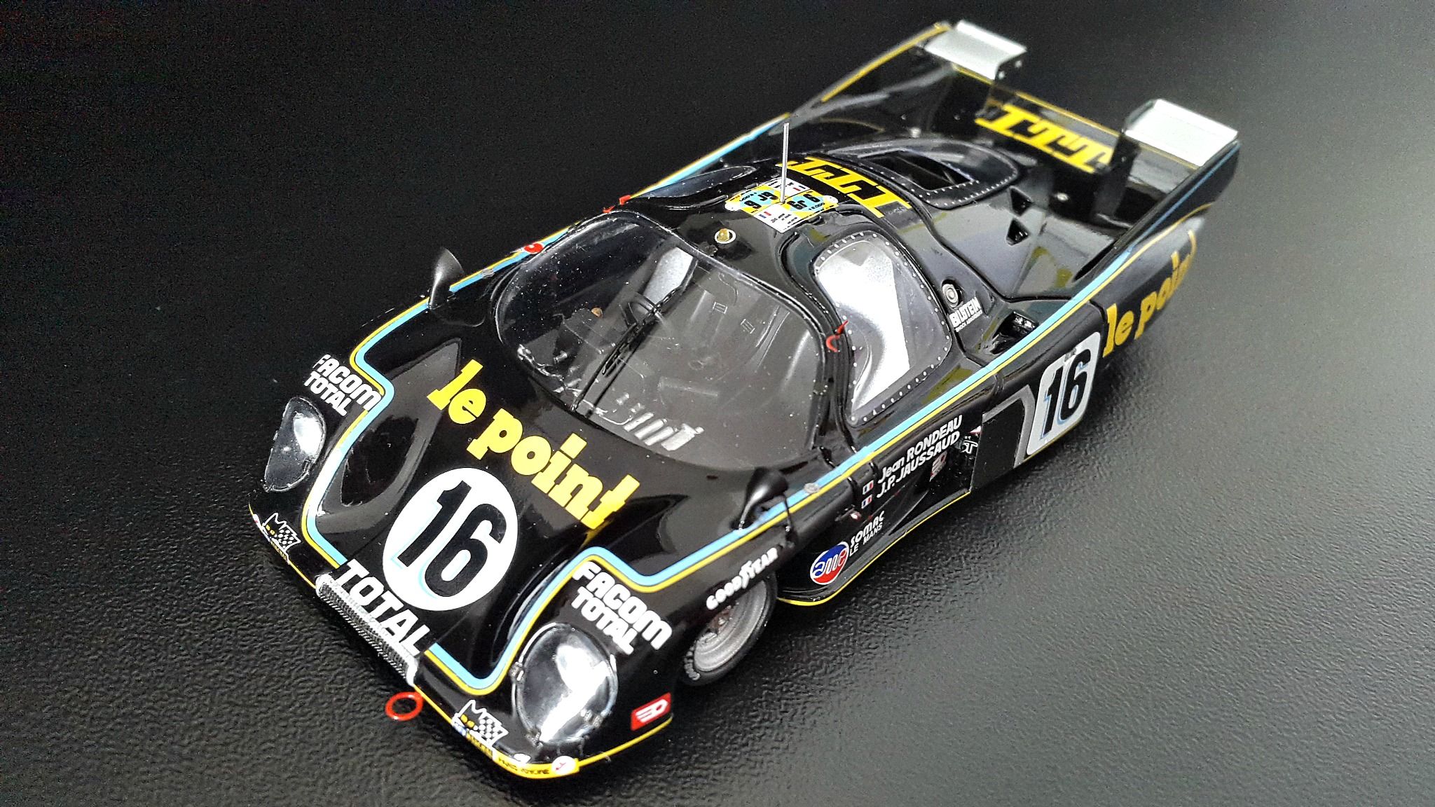 Fonds d'cran Voitures Voitures miniatures RONDEAU M379B victorieuse 24 Heures du Mans 1980