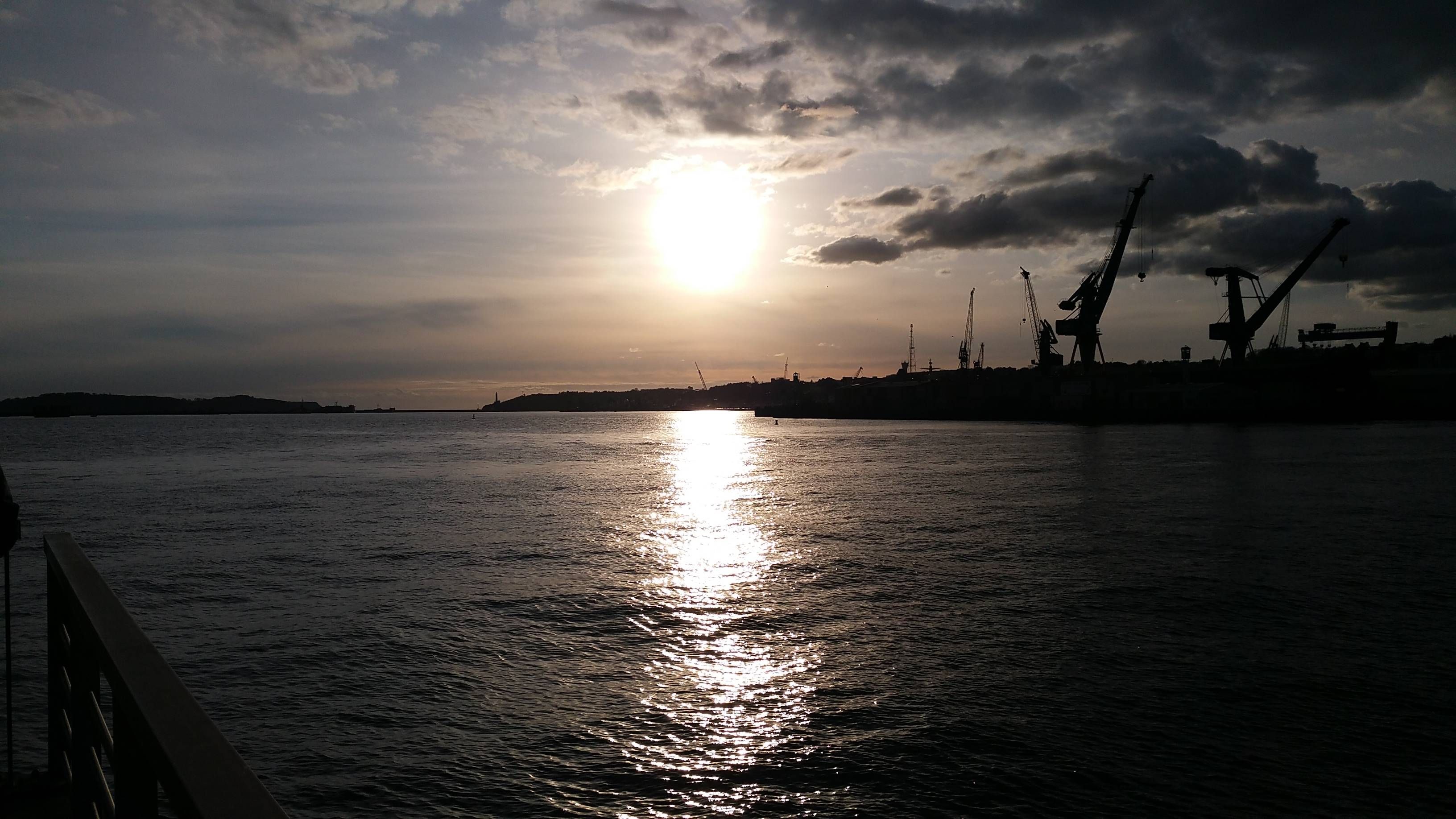 Fonds d'cran Nature Couchers et levers de Soleil Coucher de soleil port de Brest