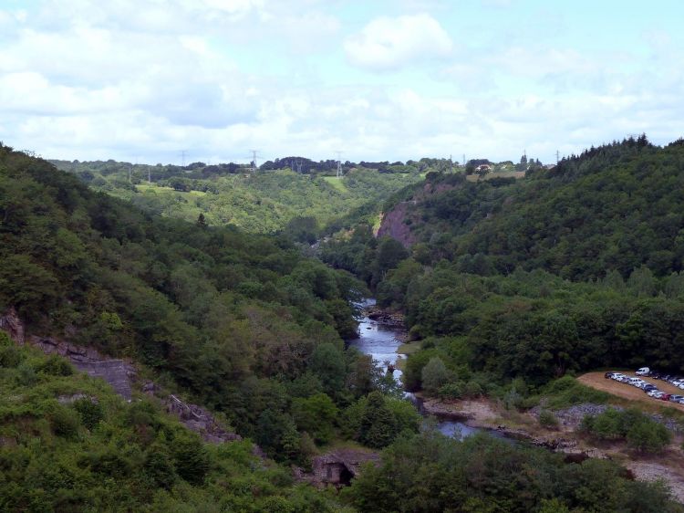 Fonds d'cran Nature Fleuves - Rivires - Torrents Vue du barrage d'EGUZON