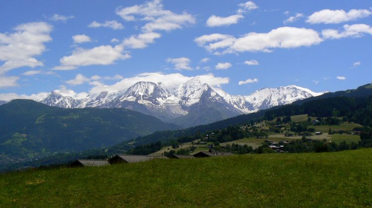 Fonds d'cran Nature Montagnes Paysage de montagne 01