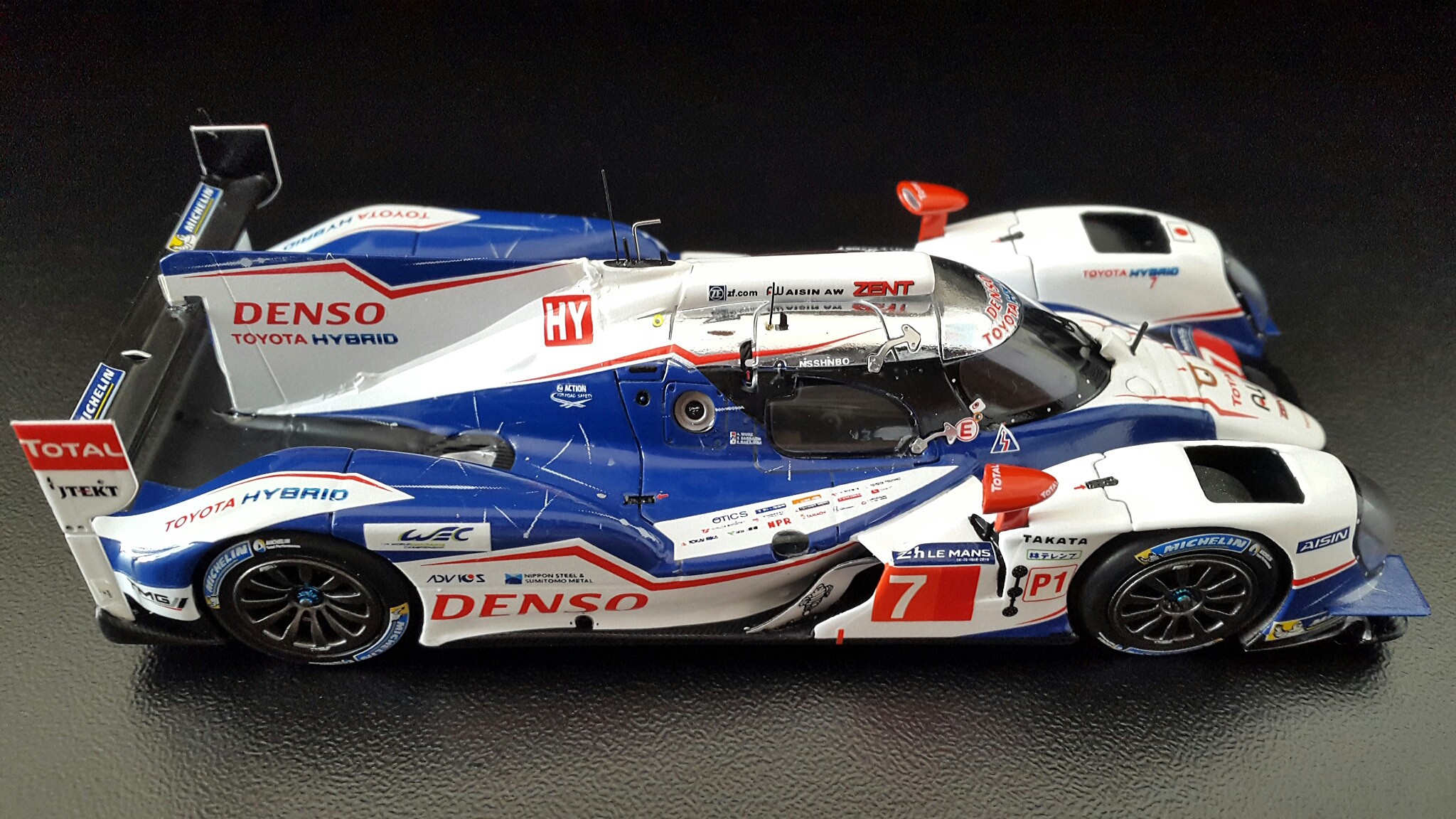 Fonds d'cran Voitures Voitures miniatures TOYOTA TS 040 - 24 heures du Mans 2014 