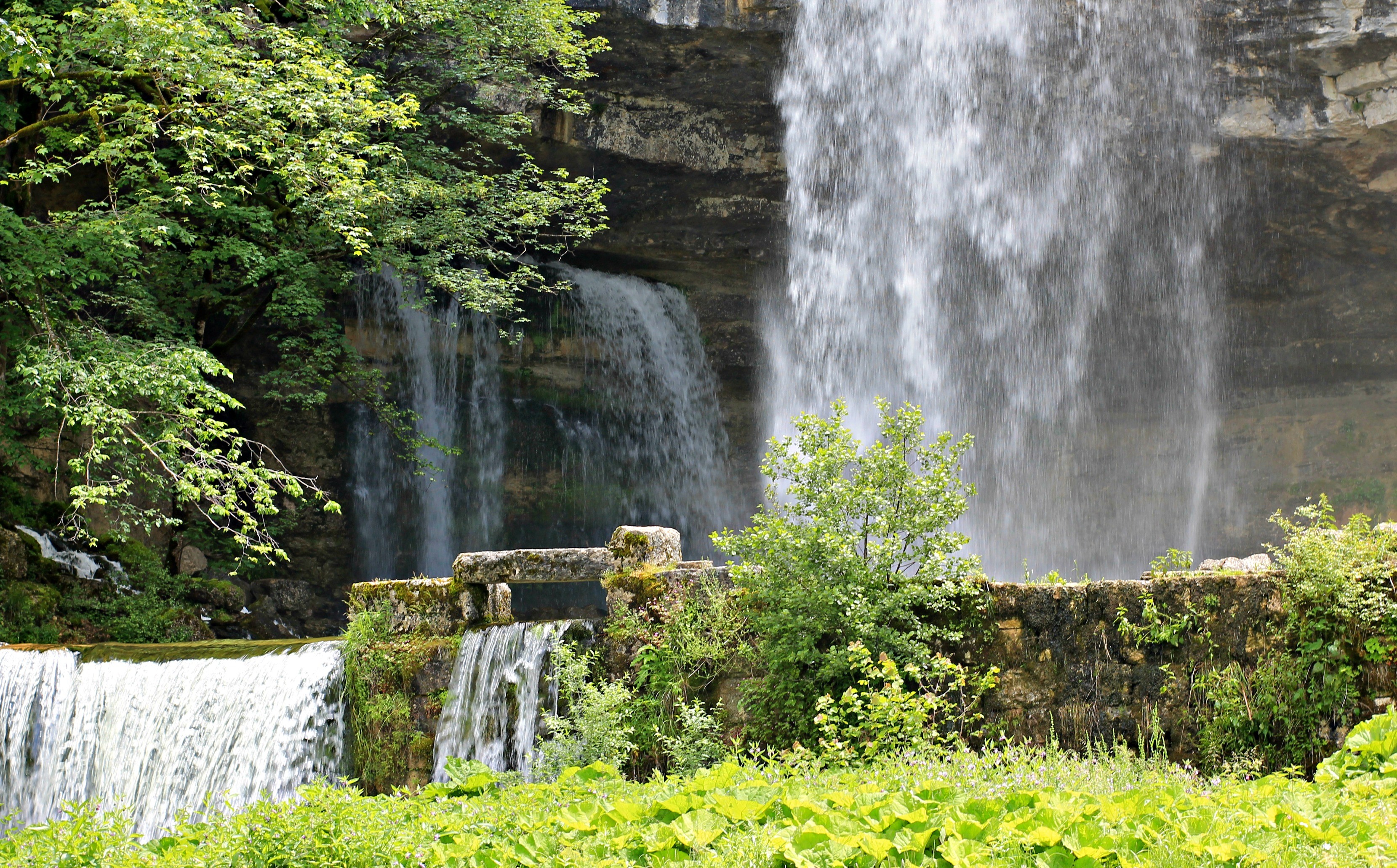 Fonds d'cran Nature Cascades - Chutes cascades du hérisson : le saut girard