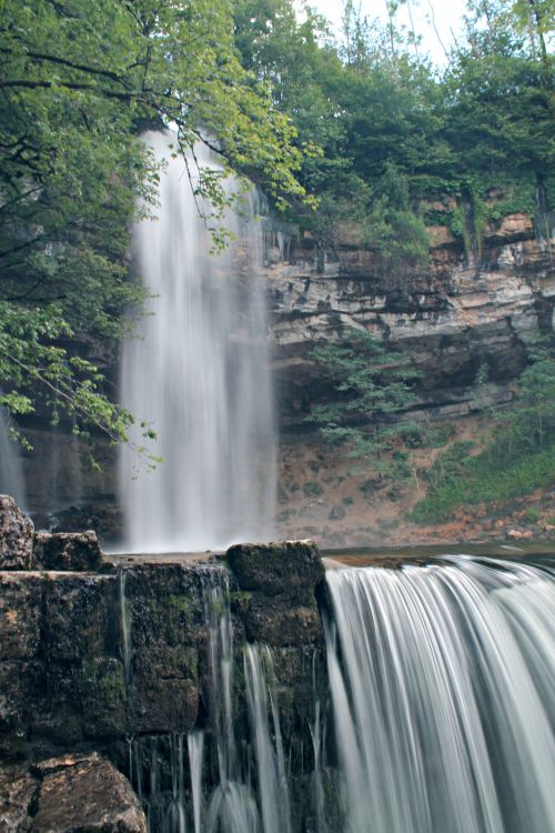 Fonds d'cran Nature Cascades - Chutes cascades du hérisson : le saut girard