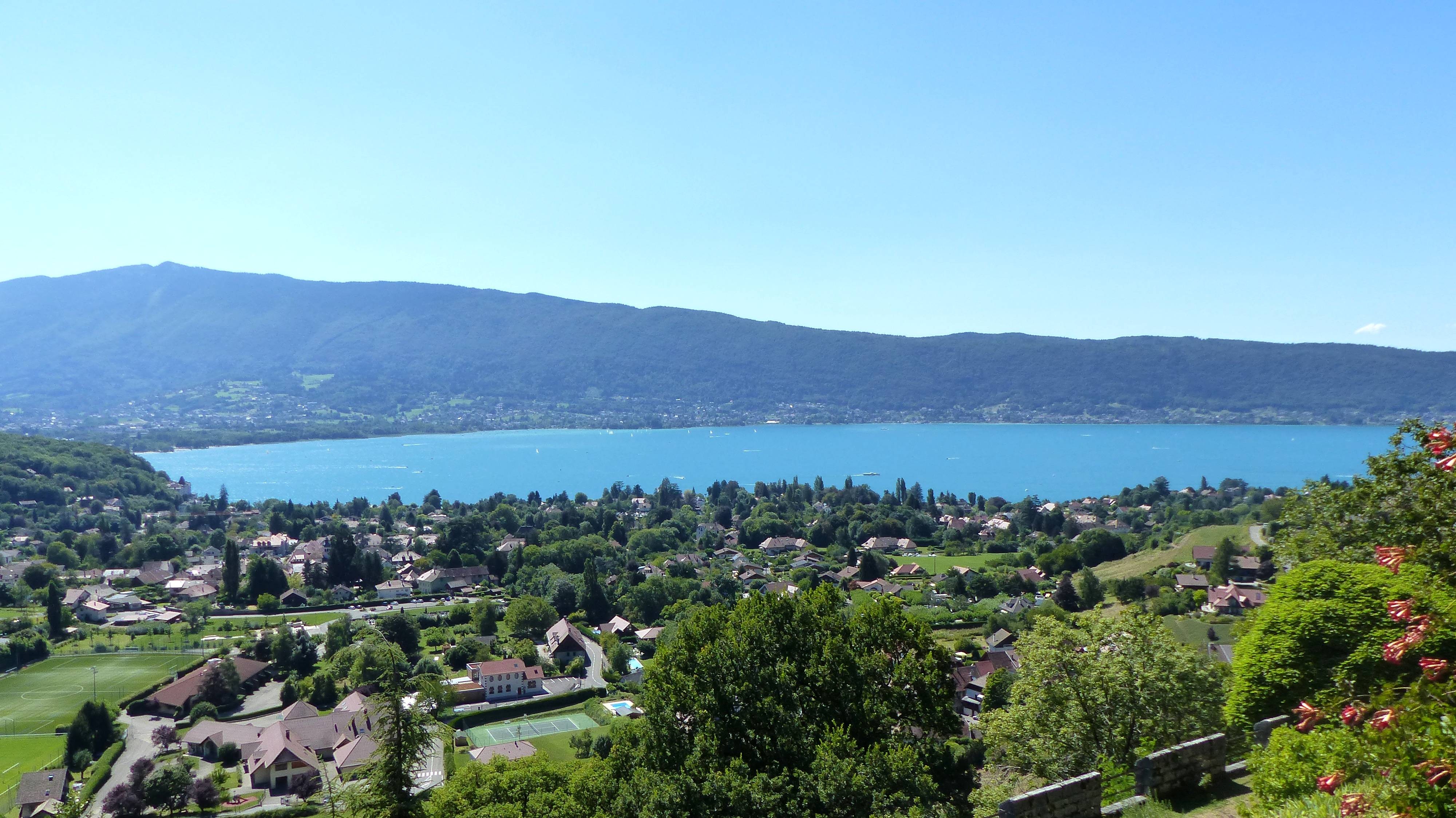 Fonds d'cran Nature Lacs - Etangs Lac d'Annecy vue du Château de Menthon-Saint-Bernard