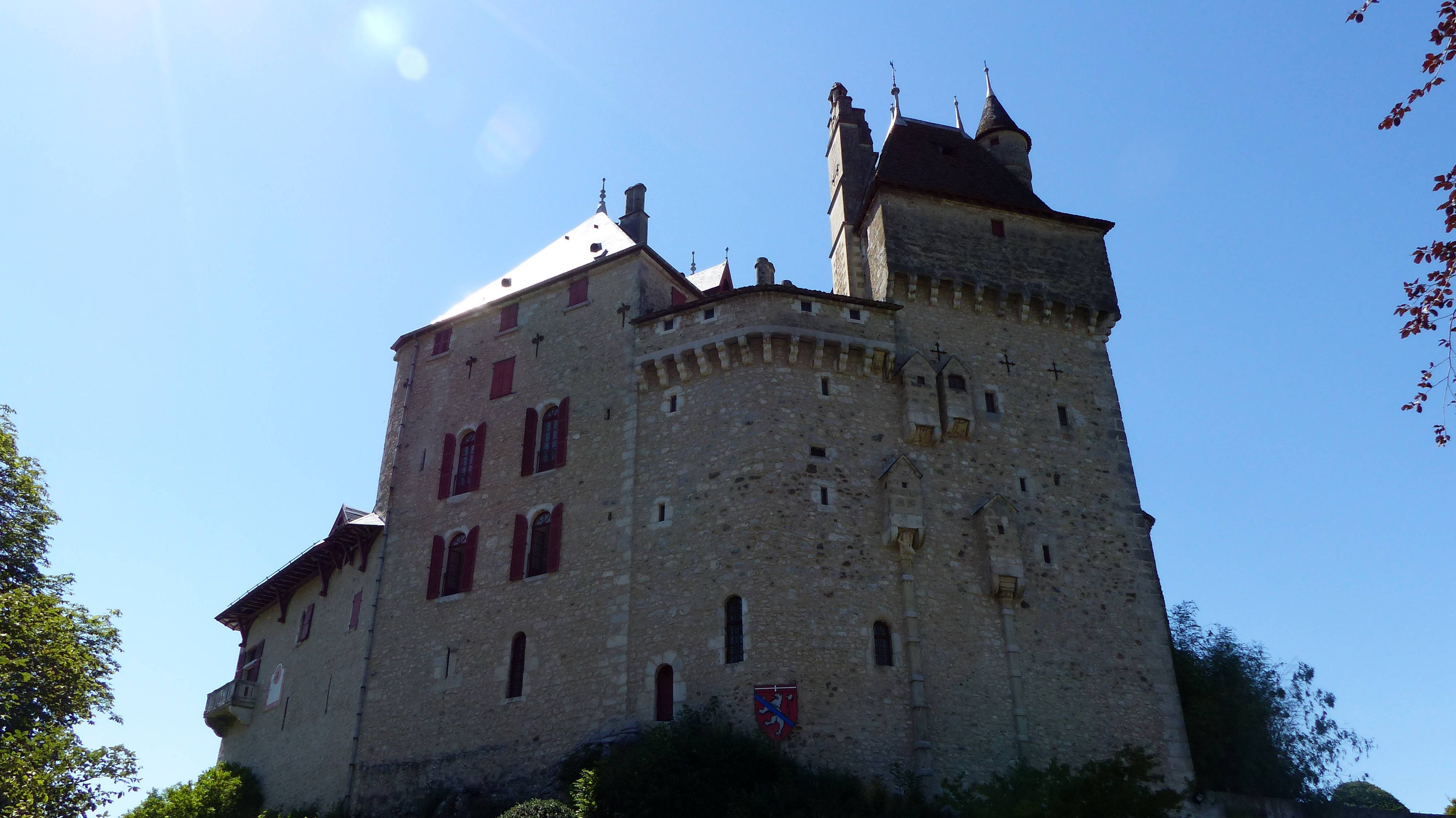 Fonds d'cran Constructions et architecture Chteaux - Palais Château de Menthon-Saint-Bernard 01