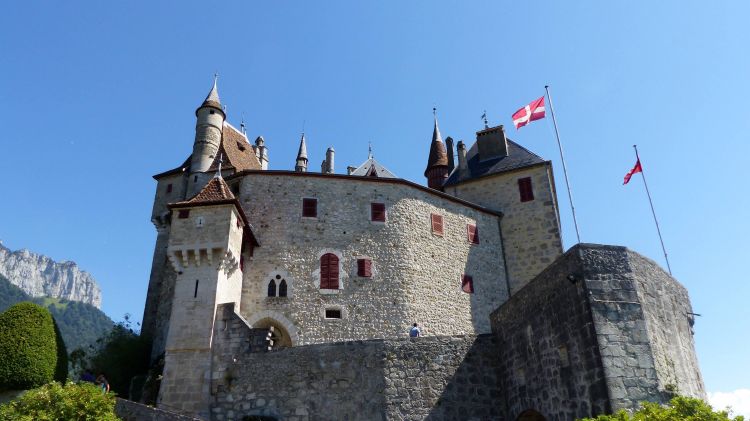 Fonds d'cran Constructions et architecture Chteaux - Palais Château de Menthon-Saint-Bernard 02