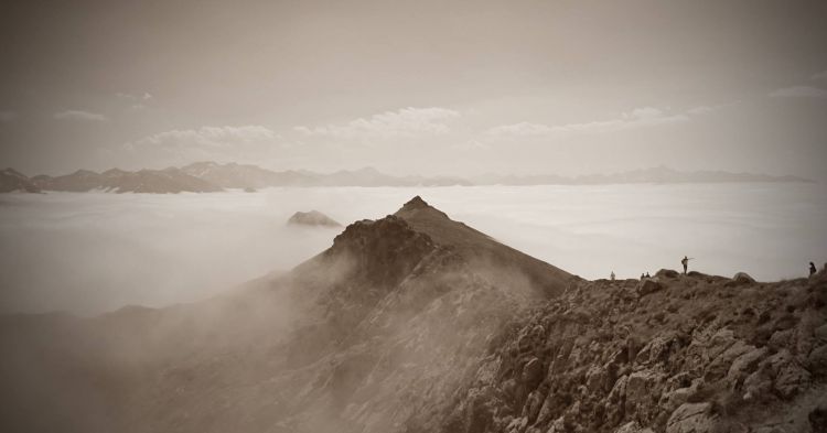 Fonds d'cran Nature Montagnes Above the Clouds