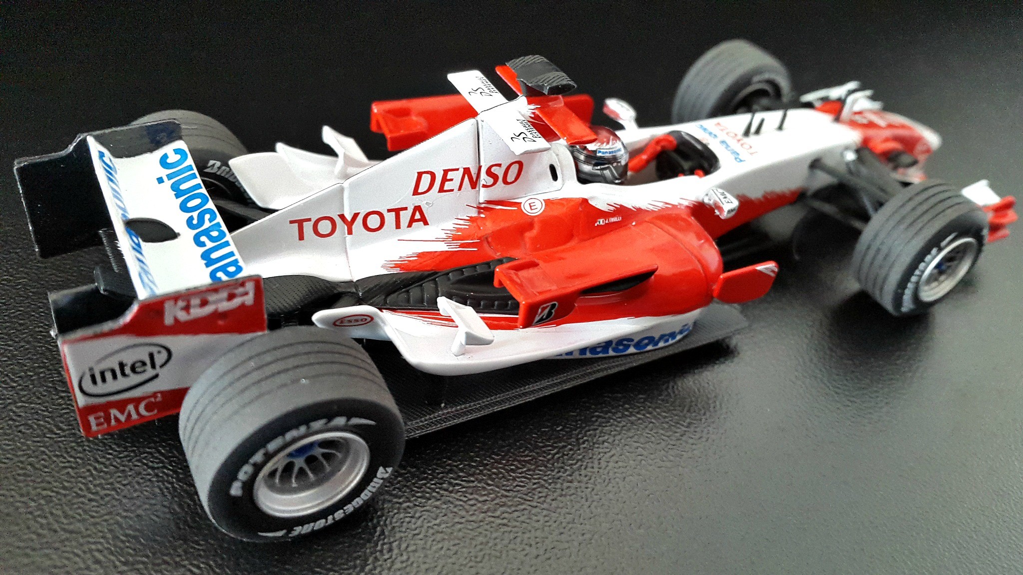 Wallpapers Cars Cars - Toys TOYOTA TF 106 (2006 - Jarno TRULLI)