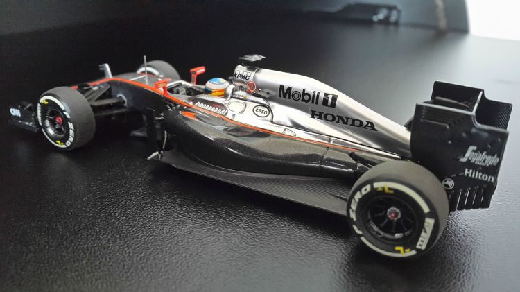 Fonds d'cran Voitures Voitures miniatures MC LAREN HONDA MP4-30 (Fernando ALONSO GP de Chine 2015)