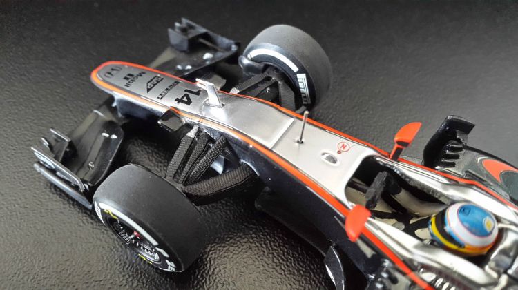 Fonds d'cran Voitures Voitures miniatures MC LAREN HONDA MP4-30 (Fernando ALONSO GP de Chine 2015)