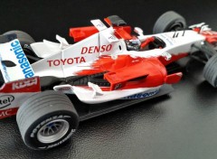  Voitures TOYOTA TF 106 (2006 - Jarno TRULLI)