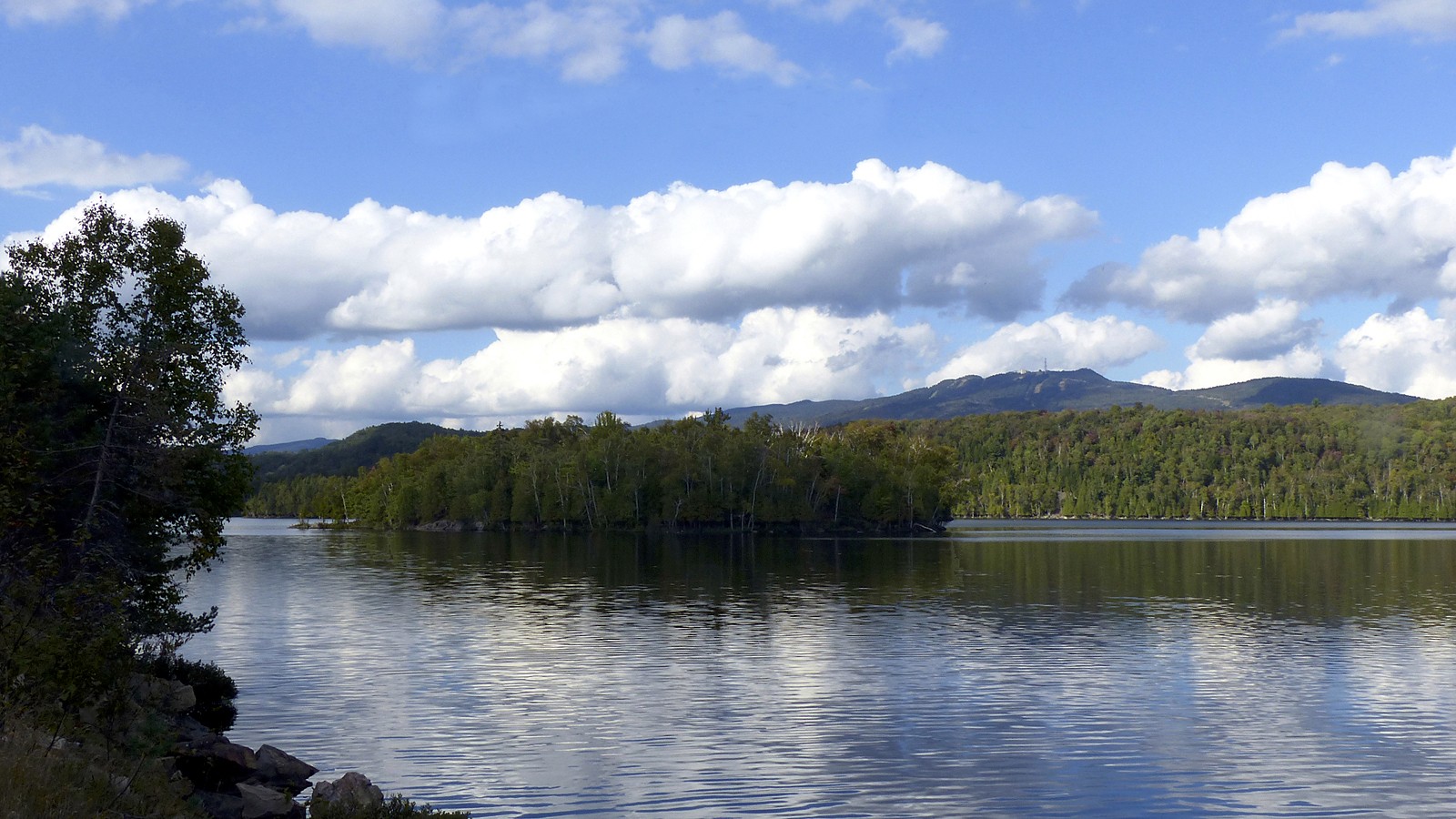 Wallpapers Trips : North America Canada Le lac du Mont Tremblant (Province de Québec)