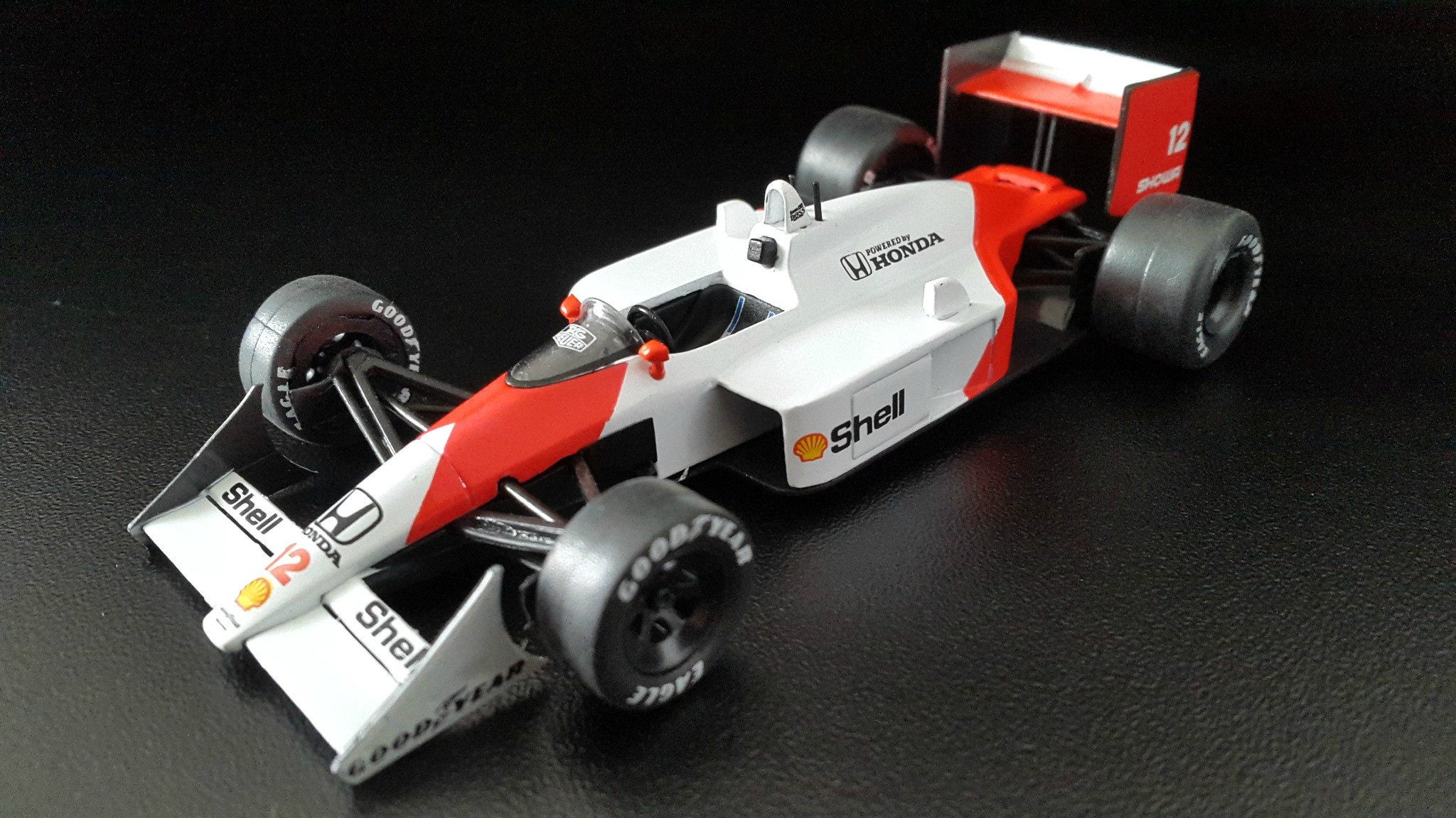 Wallpapers Cars Cars - Toys MC LAREN HONDA MP4/4 (1988 - Ayrton SENNA)