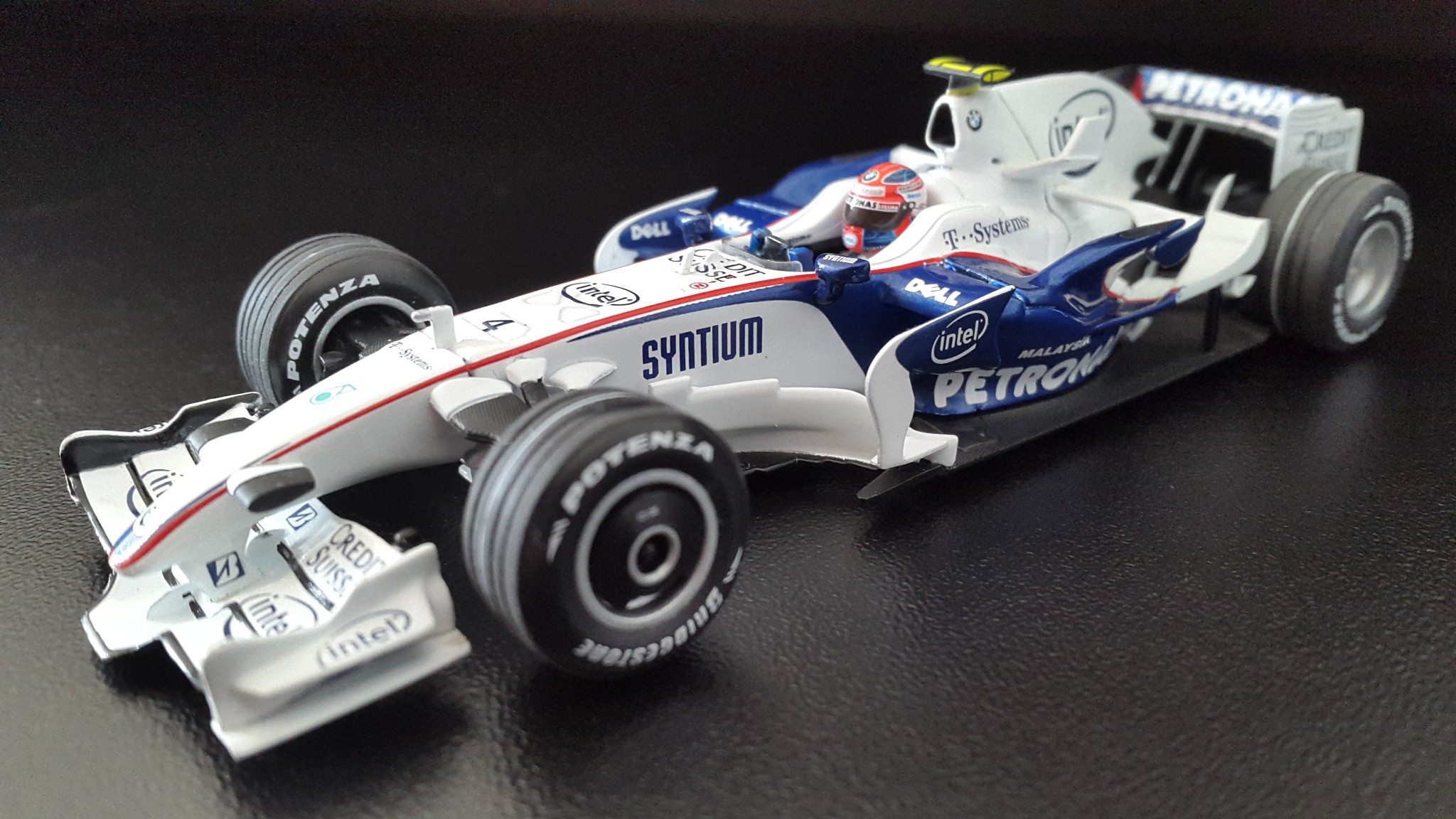 Fonds d'cran Voitures Voitures miniatures Sauber BMW F1.08 ( Robert KUBICA winner GP Canada 2008 )