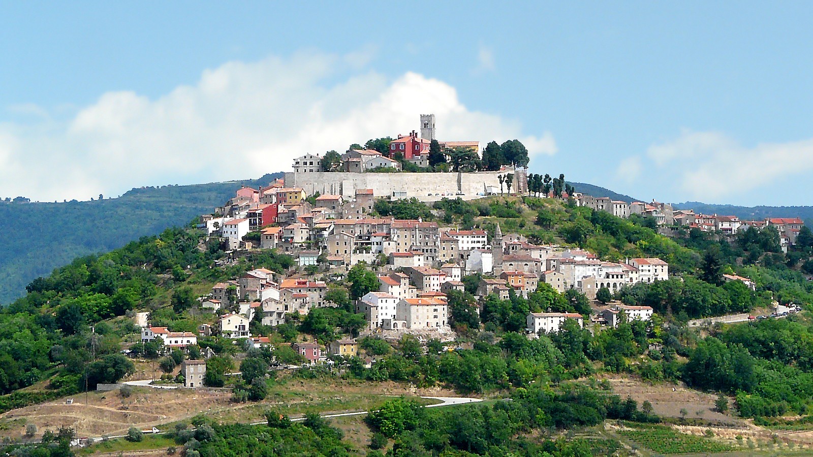 Fonds d'cran Voyages : Europe Croatie Le village perché de Motovun