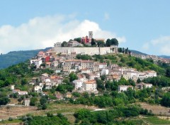  Voyages : Europe Le village perché de Motovun