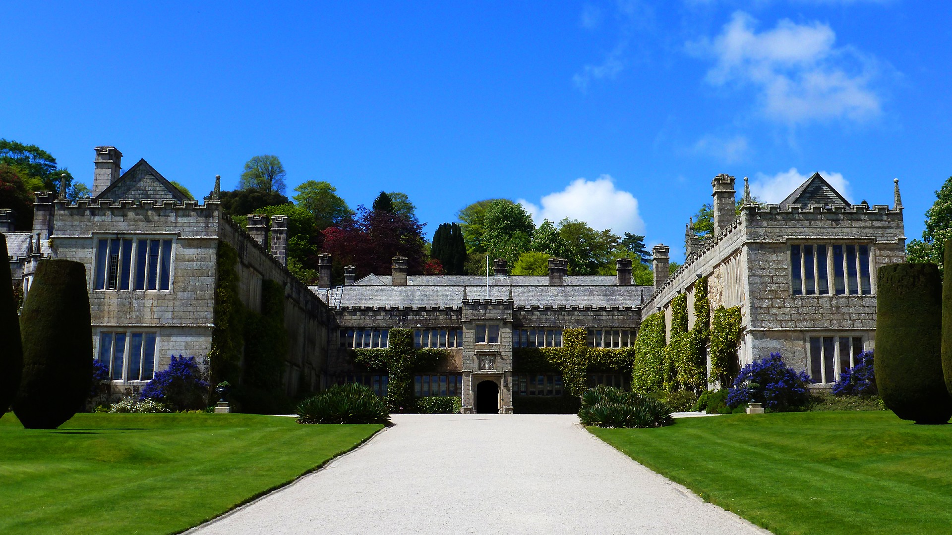 Fonds d'cran Voyages : Europe Grande-Bretagne Le château de Lanhydrock (Cornwall)