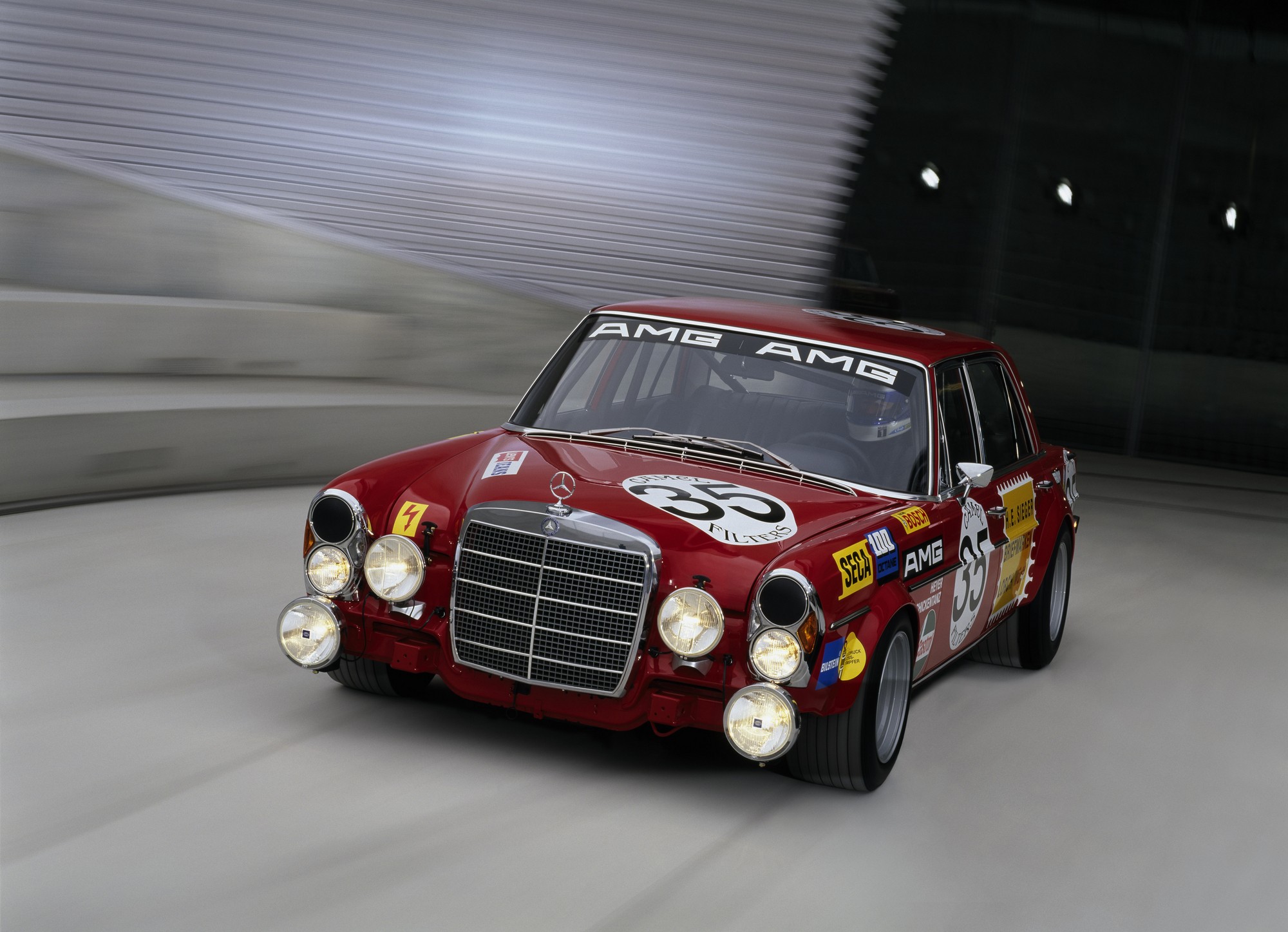 Fonds d'cran Voitures Mercedes Mercedes 300 SEL 6.8 AMG