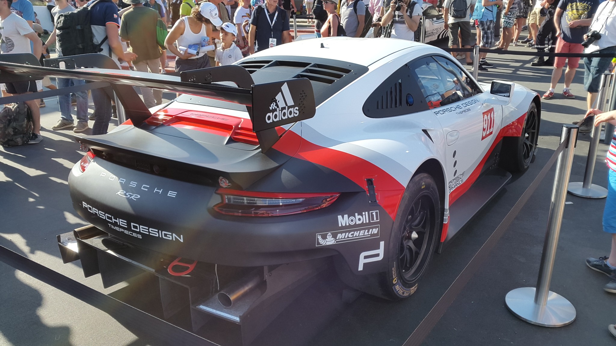 Fonds d'cran Voitures Voitures de course PORSCHE 911 RSR - 24 Heures du Mans 2017