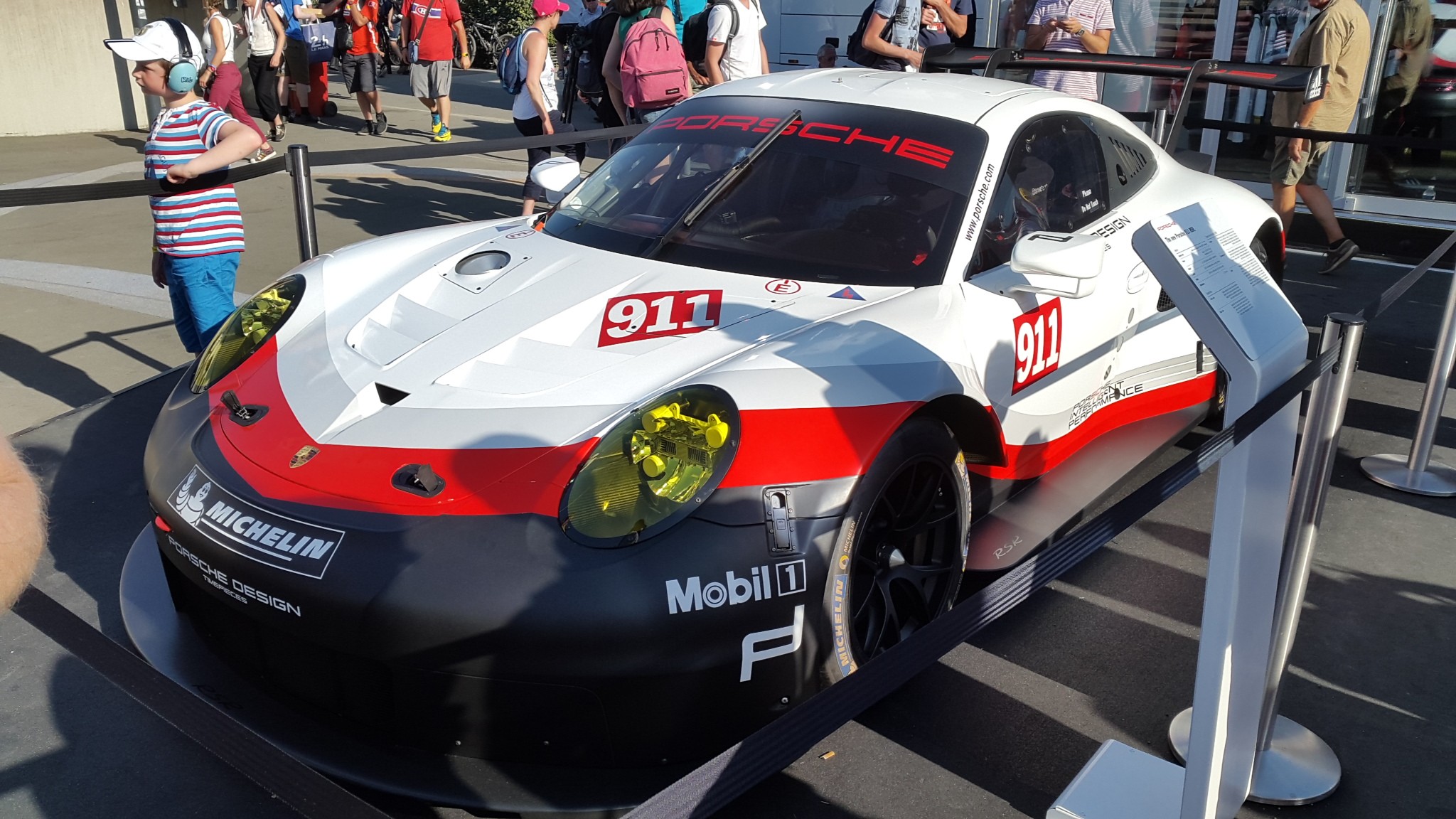 Fonds d'cran Voitures Voitures de course PORSCHE 911 RSR - 24 Heures du Mans 2017