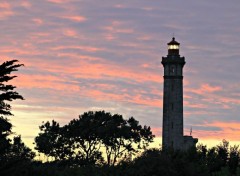  Constructions et architecture phare des baleines (le de r)