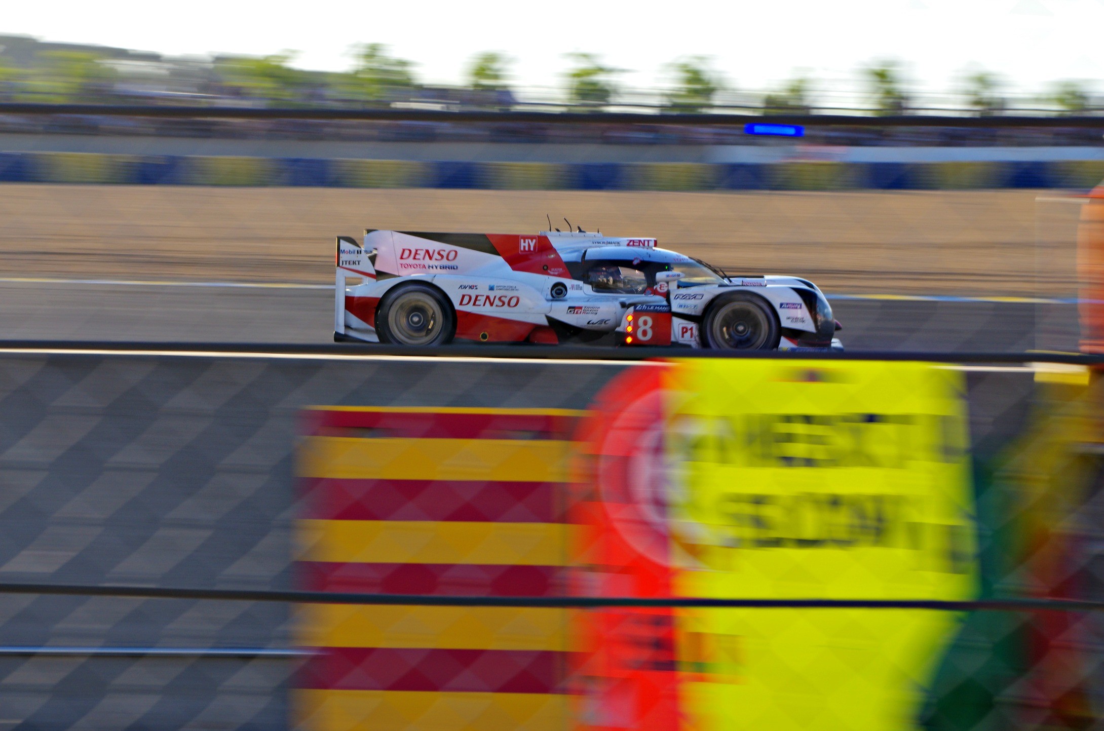 Fonds d'cran Voitures Voitures de course Toyota TS 050 Hybrid LMP1 n°8 (24 Heures du Mans 2017)