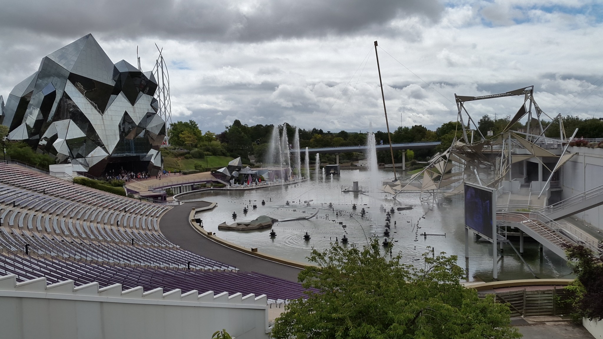 Wallpapers Constructions and architecture Amusement Parks > Futuroscope 